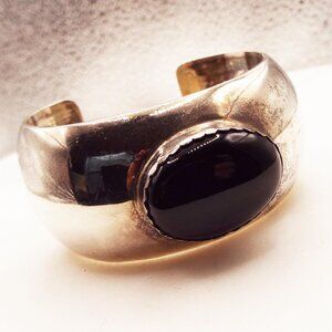 NAVAJO C/J NEZ STERLING MASSIVE ROUNDED CUFF-BLACK ONYX OVAL CAB CUFF BRACELET C
